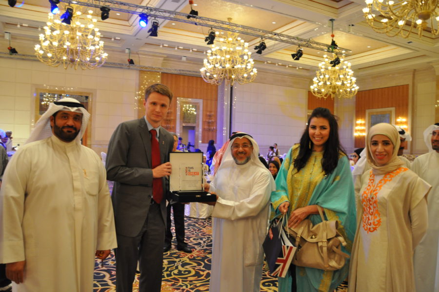 تلقى تكريما خاصا من السفارة البريطانية بالكويت