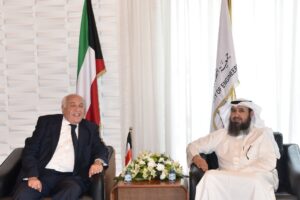 العتل بحث  الاعتماد المهني مع رئيس جامعة المستقبل المصرية